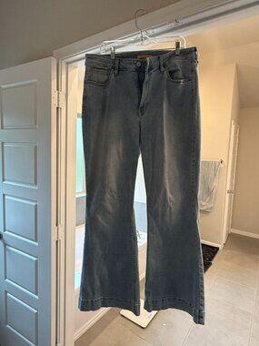 Shyanne Light Denim Flare Jeans – Great Condition - 34W x 32L
